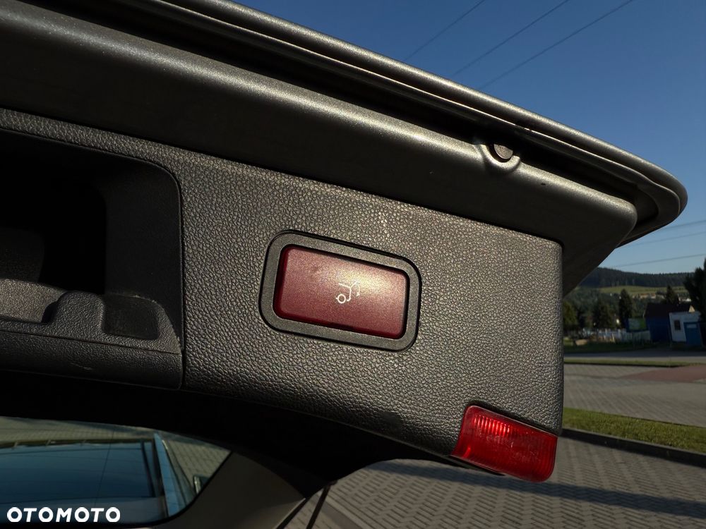 Mercedes-Benz Klasa E 220 CDI DPF BlueEFFICIENCY Automatik Avantgarde - 12