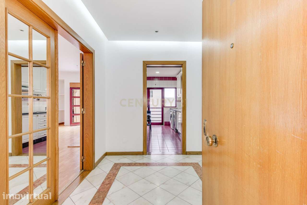 Apartamento T4 com Terraço Privativo e Churrasqueira no Condomínio Lez - Grande imagem: 2/45