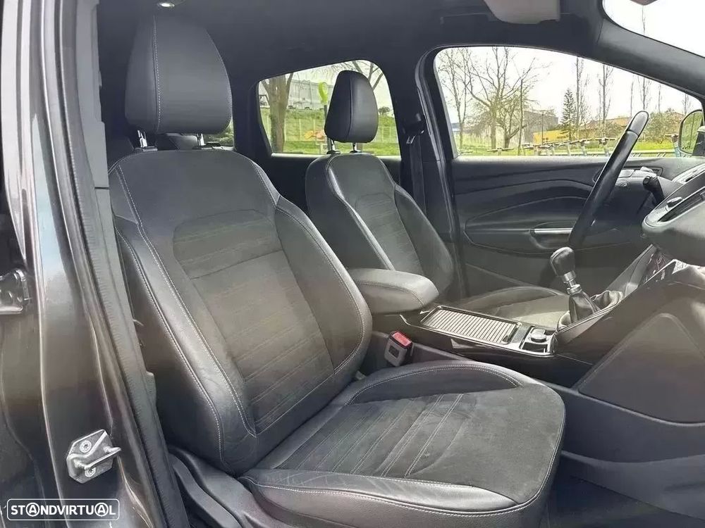 Ford Kuga 1.5 TDCi ST-Line Limited Edition - 44