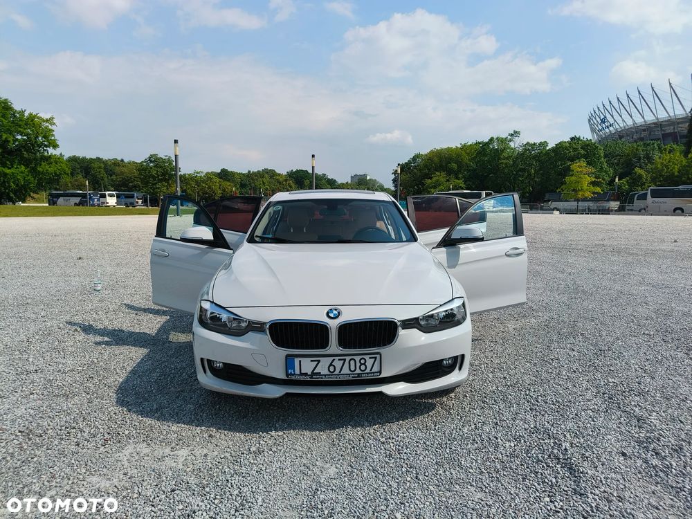 BMW Seria 3 328i xDrive - 32