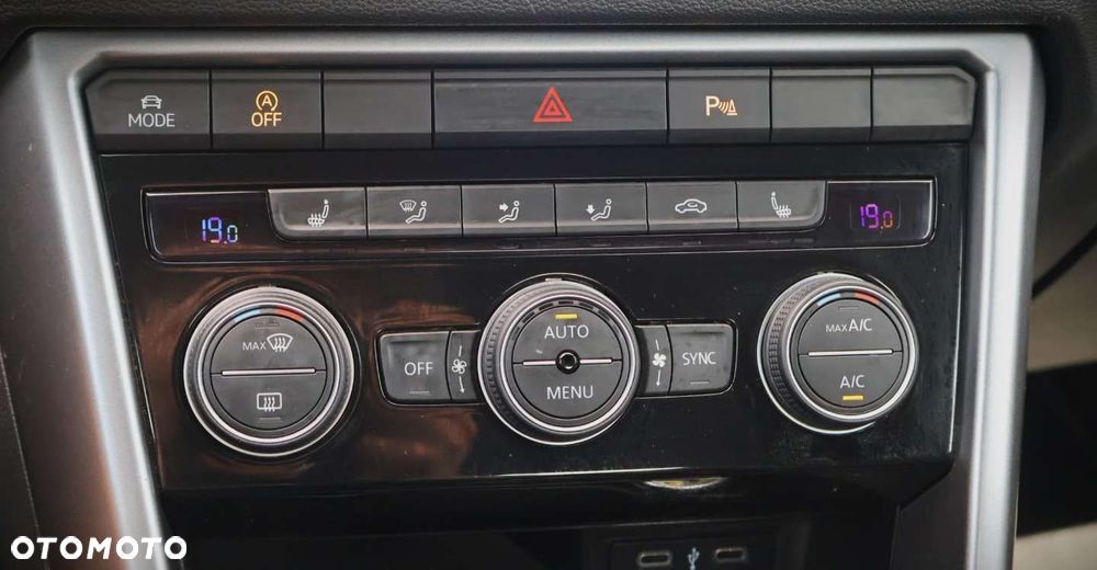 Volkswagen T-Roc - 34