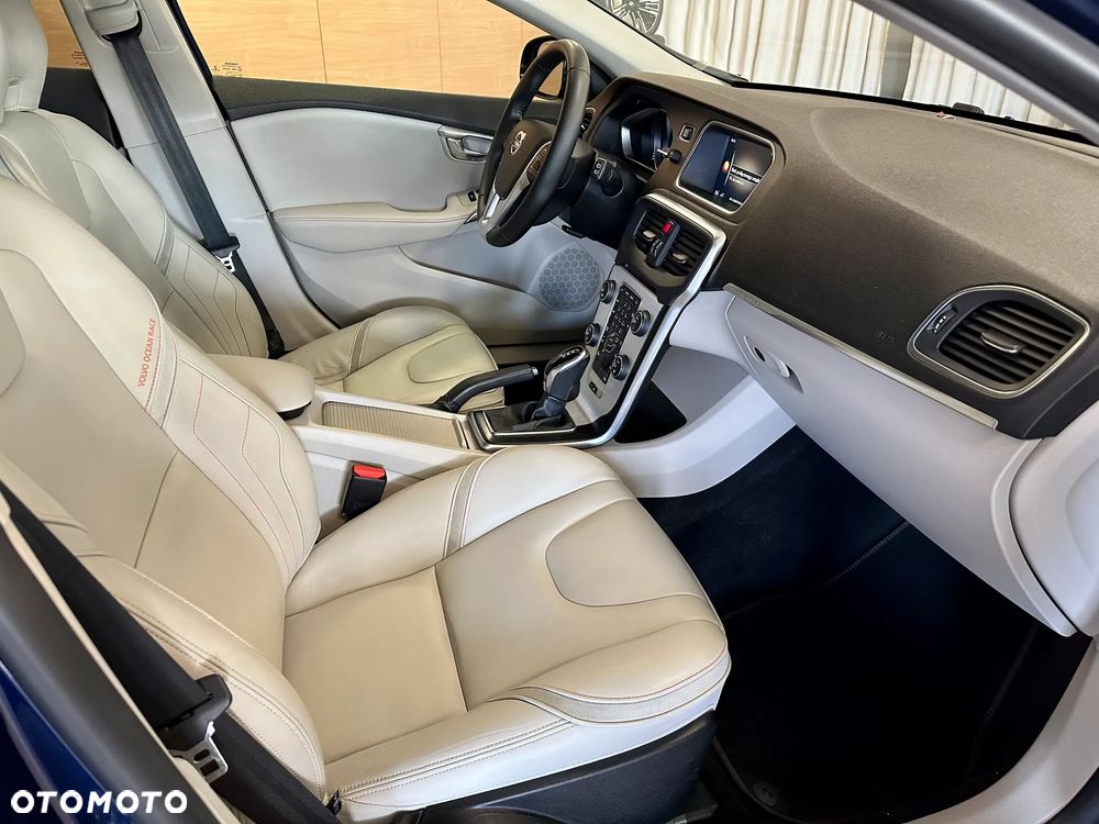 Volvo V40 Cross Country T3 Drive-E Ocean Race - 10