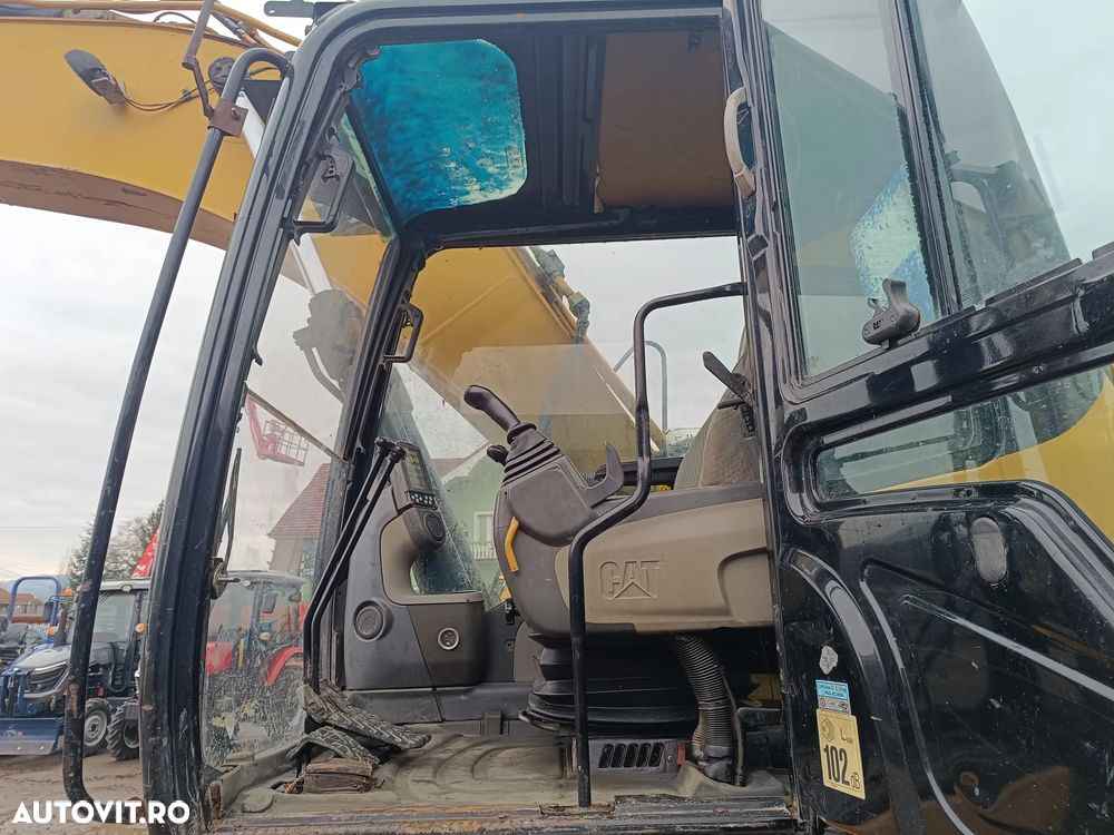 Caterpillar 323D L - 9