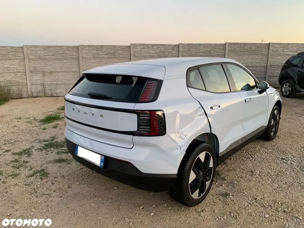 Volvo EX30 Single Motor Extended Range RWD Core - 35