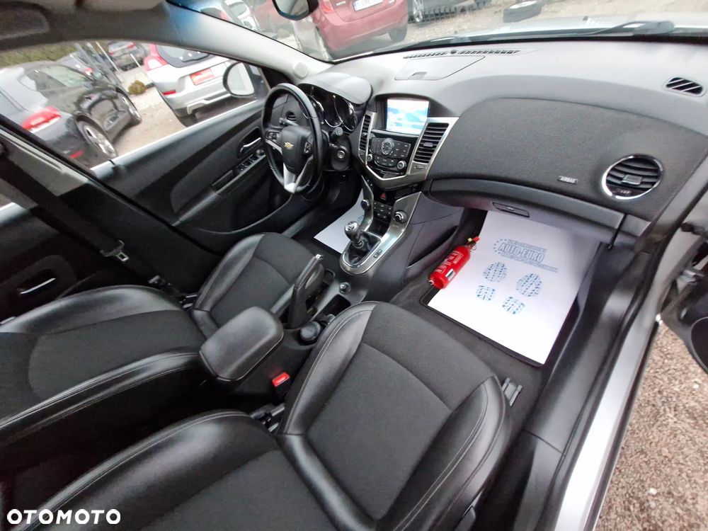 Chevrolet Cruze 1.4 T LTZ - 23