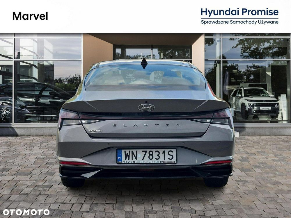 Hyundai Elantra - 4