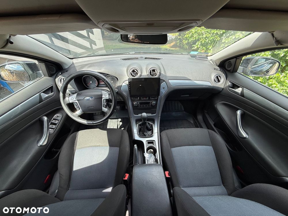 Ford Mondeo 1.6 Ambiente - 12