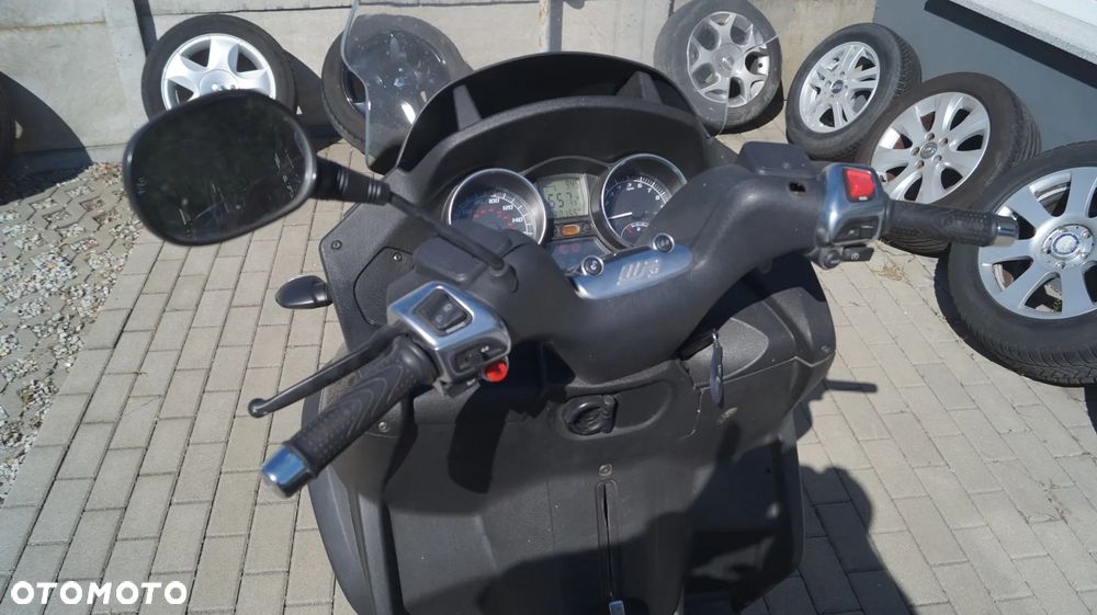 Piaggio MP-3 - 10