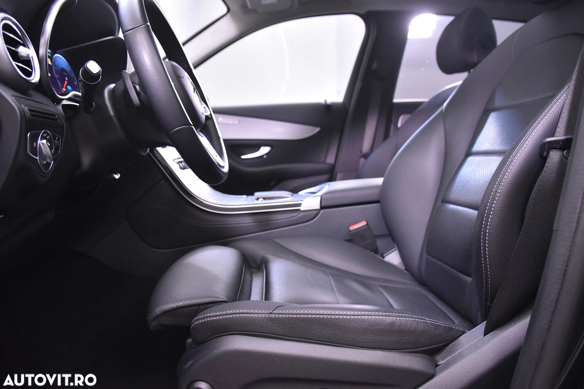 Mercedes-Benz GLC 300 e 4MATIC - 26