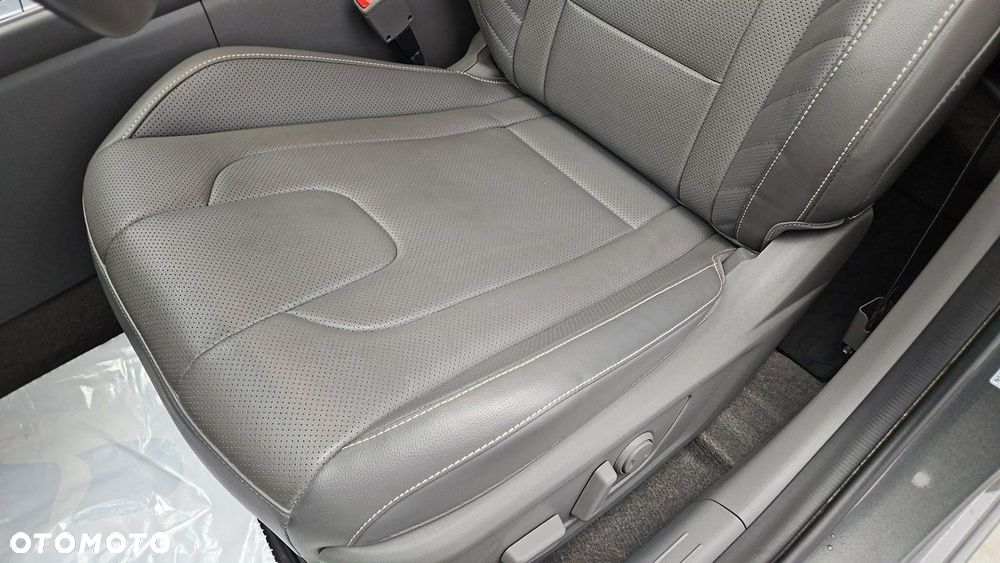 Hyundai Elantra 1.6 Executive CVT - 12