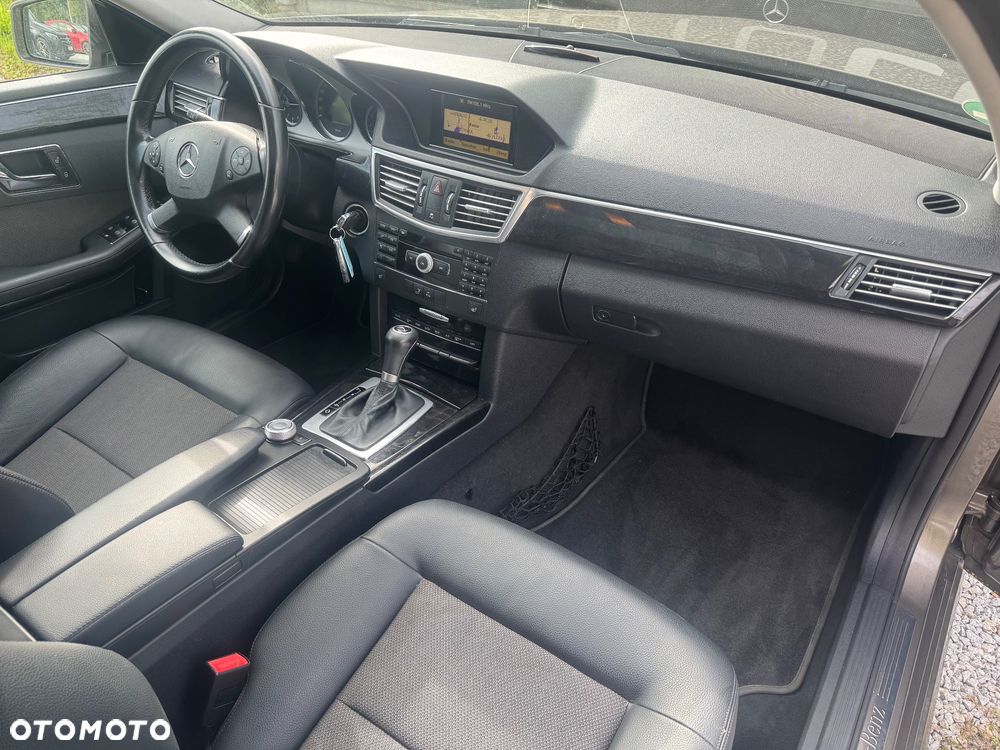 Mercedes-Benz Klasa E 250 CGI BlueEff Avantgarde - 22