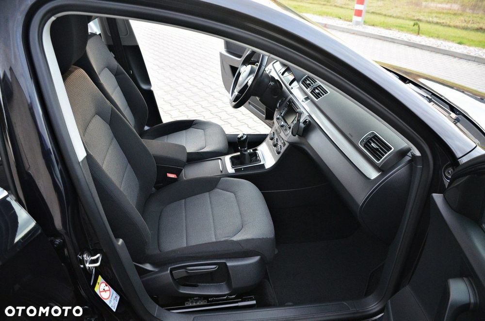 Volkswagen Passat - 14