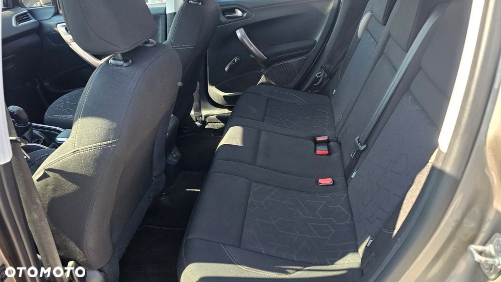 Peugeot 2008 1.6 e-HDi Style S&S - 12