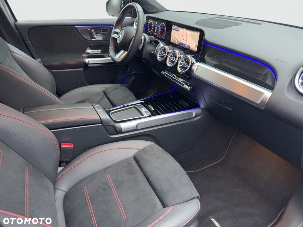 Mercedes-Benz GLB 200 AMG Line 7G-DCT - 17