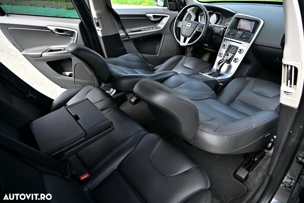 Volvo XC 60 D5 AWD Geartronic Summum - 6