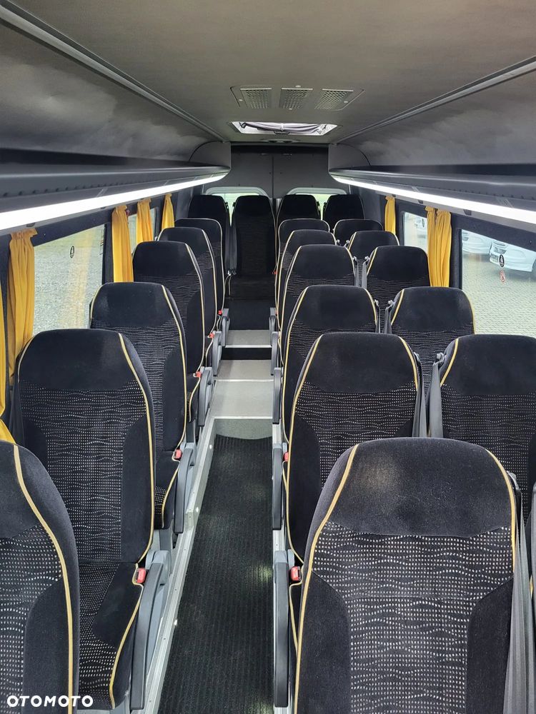 Volkswagen Crafter 24 - miejsca + 3 stojące - 13
