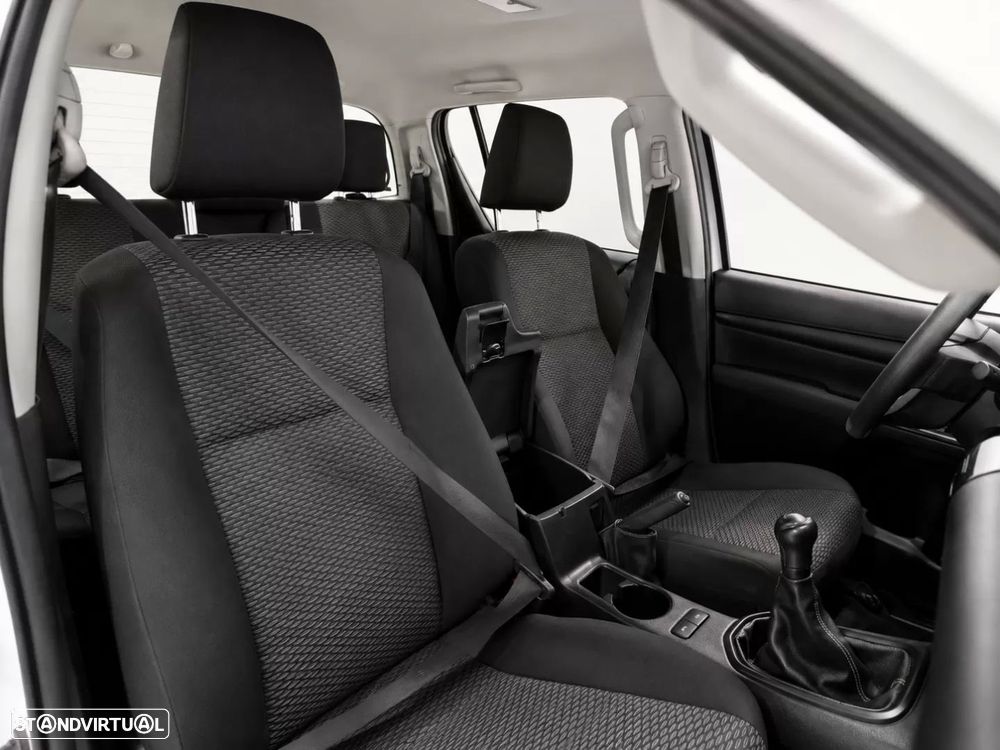 Toyota Hilux 2.4 D-4D 4WD CD CM - 6