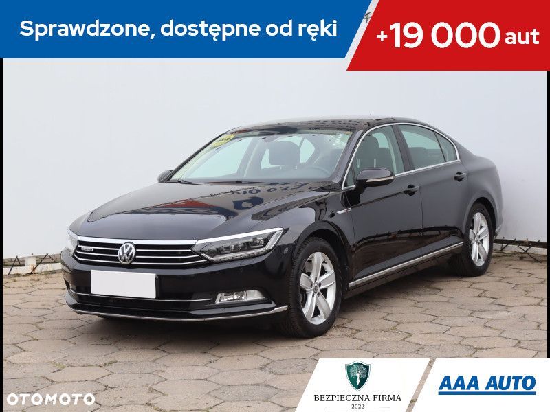 Volkswagen Passat - 1
