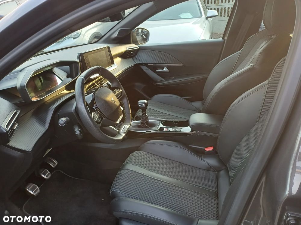 Peugeot 208 PureTech 100 GT - 15