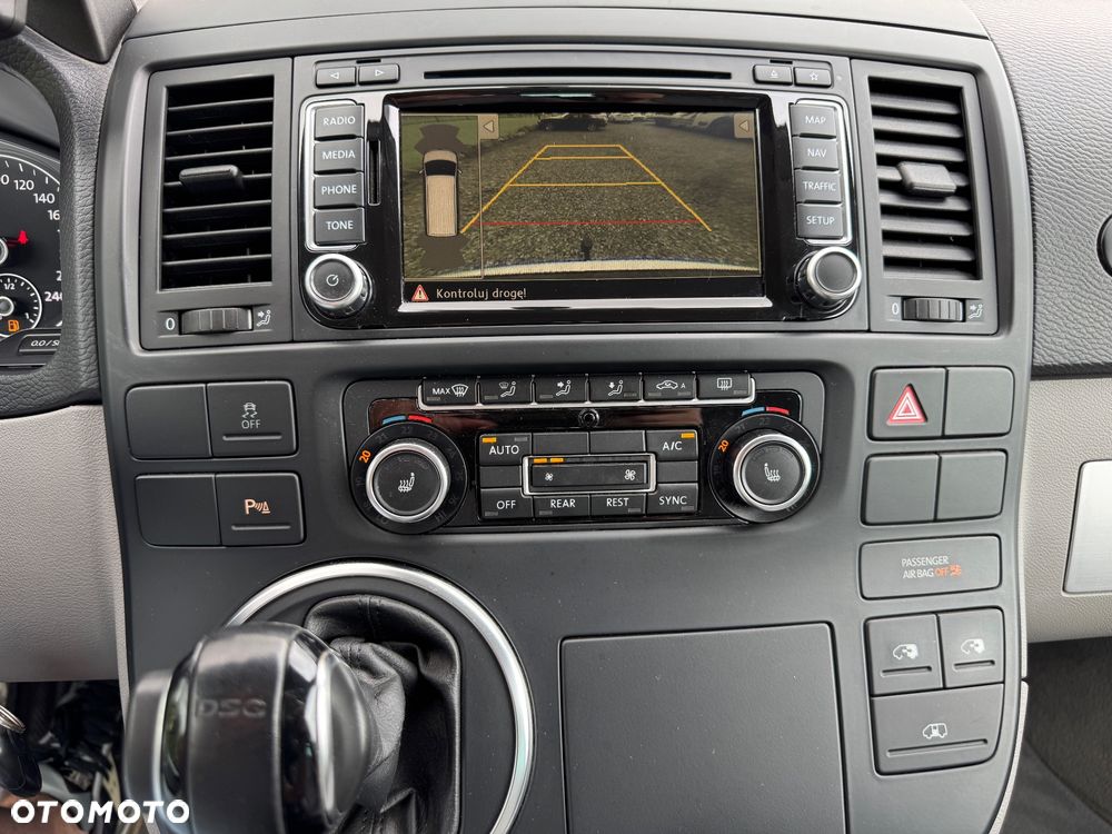 Volkswagen Multivan - 22