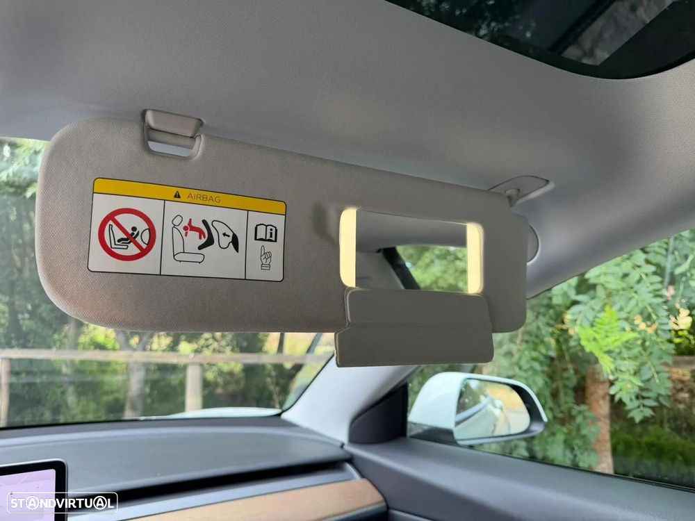 Tesla Model 3 Standard Range Plus RWD — fotografia 27