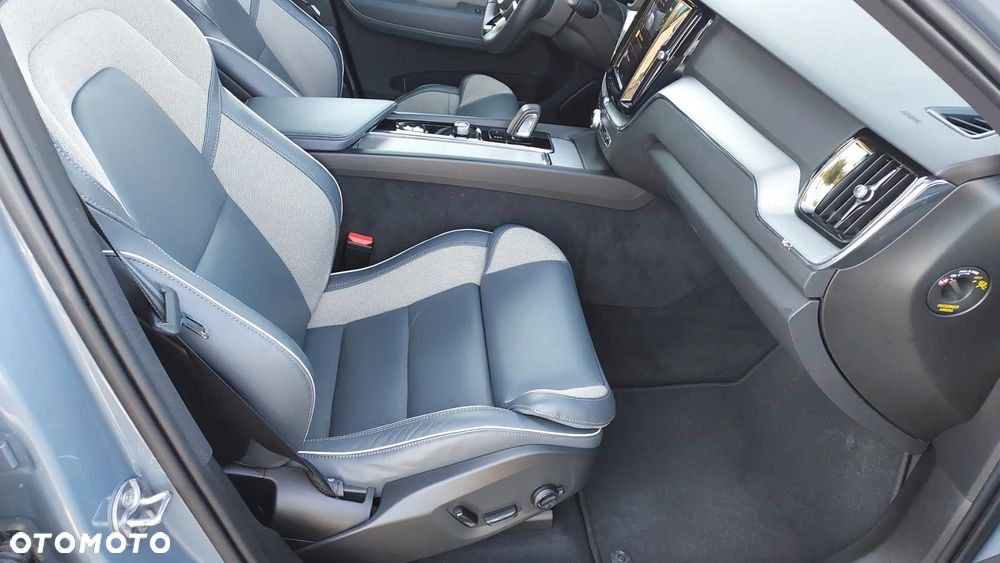 Volvo XC 60 D4 AWD R-Design - 15