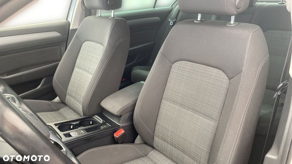 Volkswagen Passat 2.0 TDI EVO Business DSG - 11
