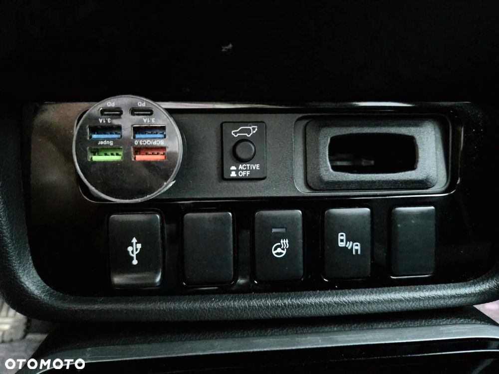 Mitsubishi Outlander 2.0 Instyle + 4WD CVT - 13