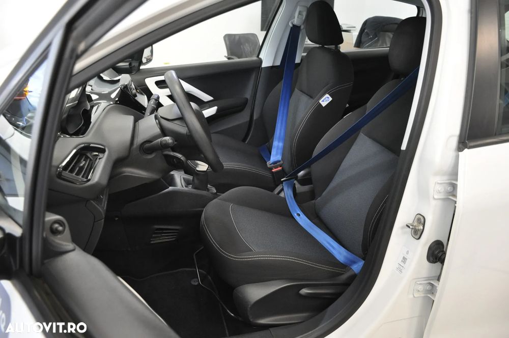 Peugeot 208 1.0 E Active - 12