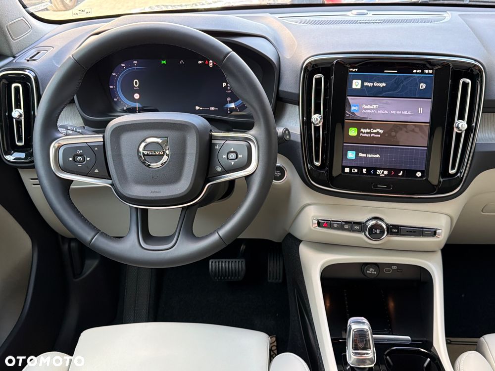 Volvo XC 40 B3 B DKG Ultra Black Edition - 40
