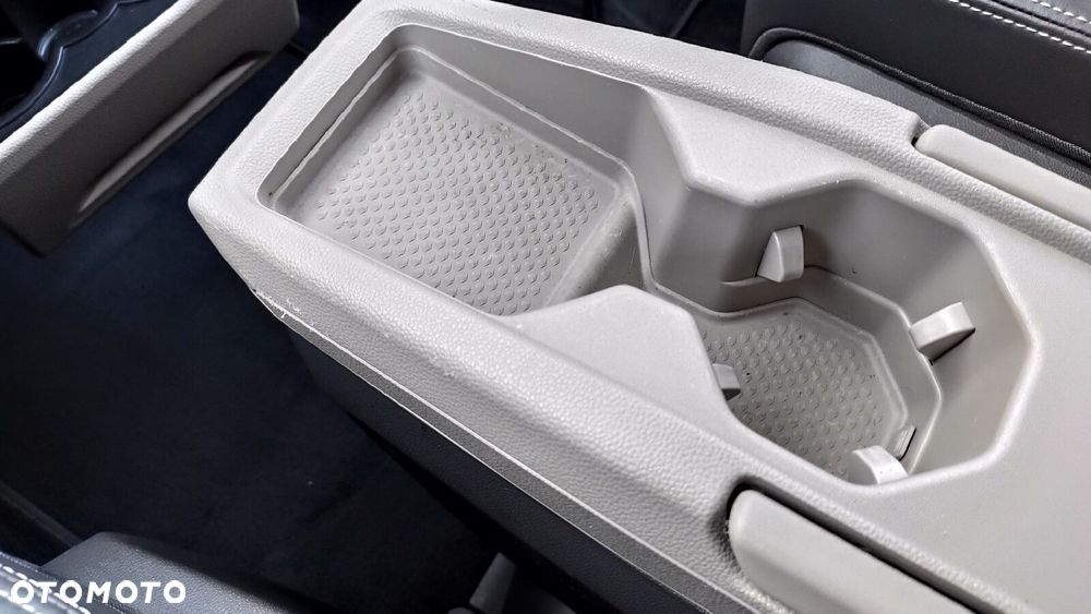 Volkswagen Multivan - 37