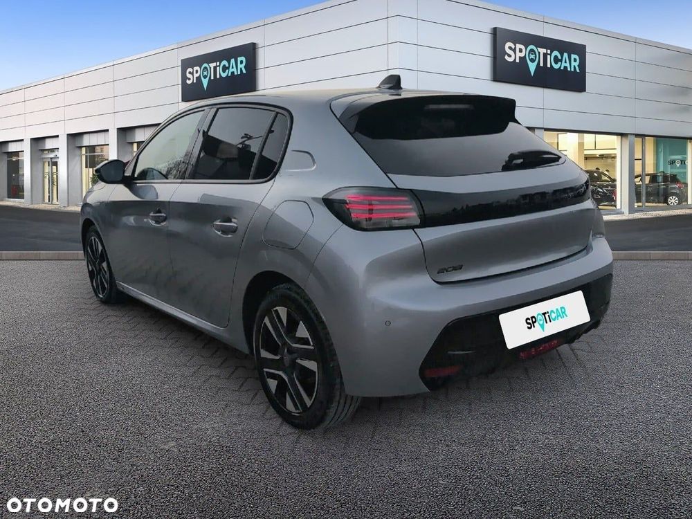 Peugeot 208 - 8
