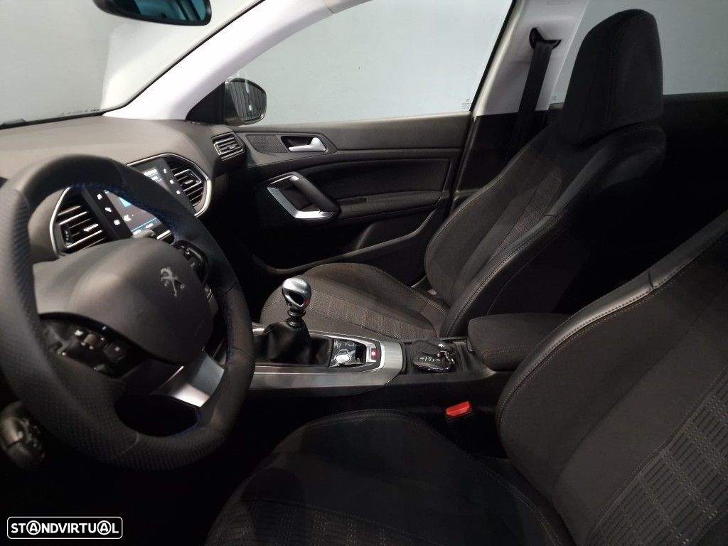 Peugeot 308 1.6 BlueHDi Allure J18 - 26