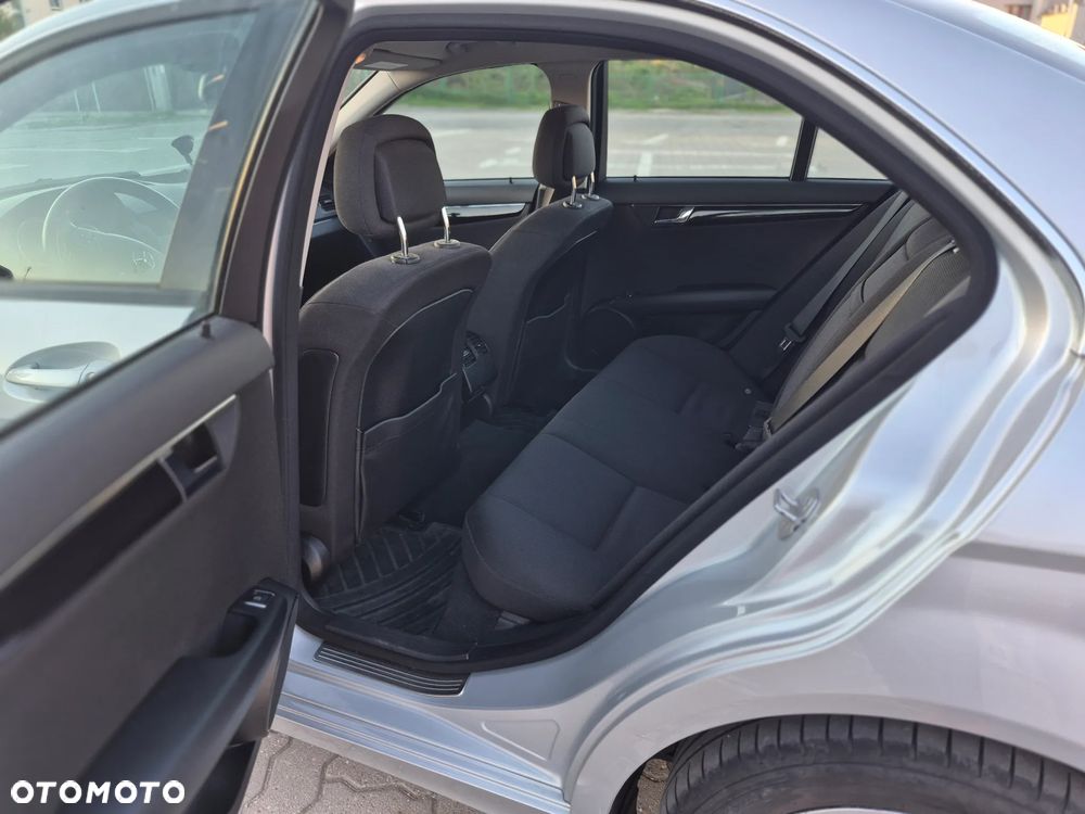 Mercedes-Benz Klasa C 220 CDI BlueEff Classic - 14