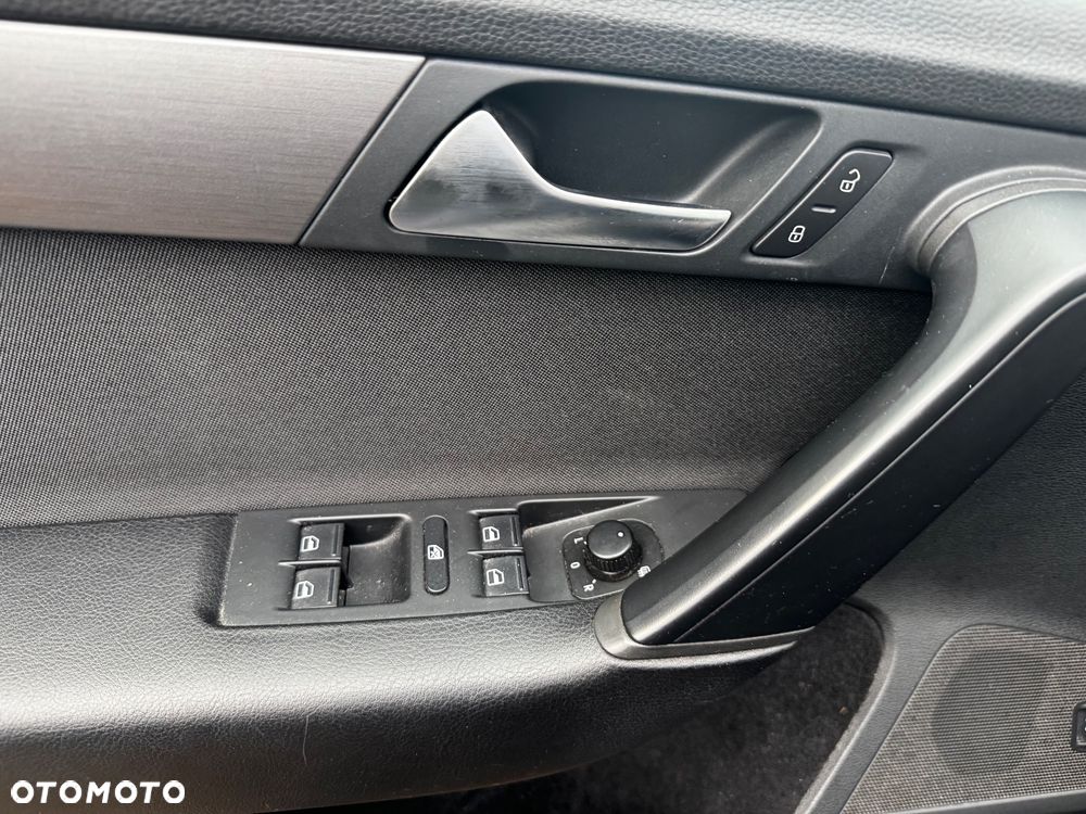 Volkswagen Passat 2.0 TDI DPF DSG Highline - 24