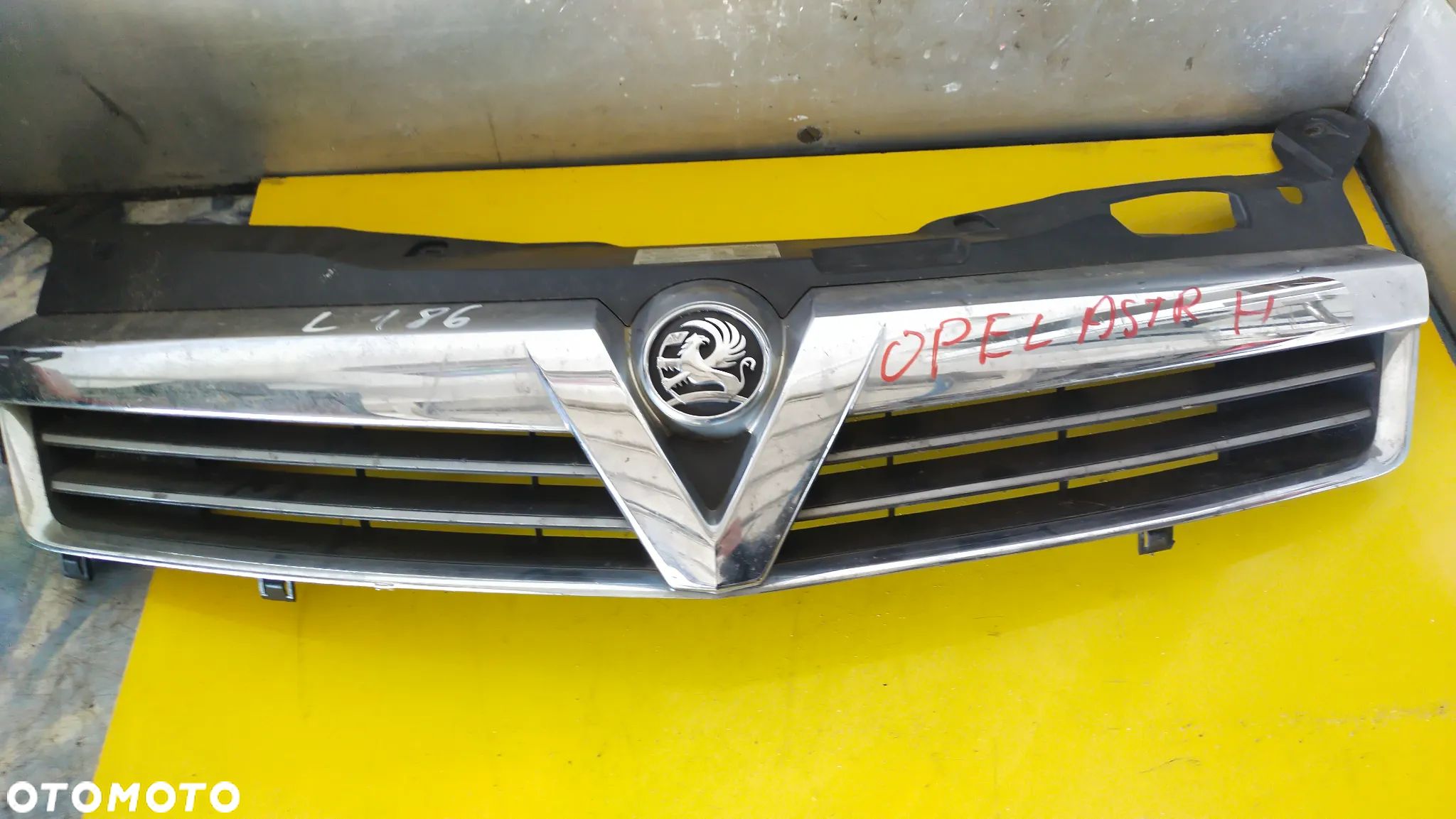 GRILL ATRAPA CHŁODNICY OPEL ASTRA H - 1