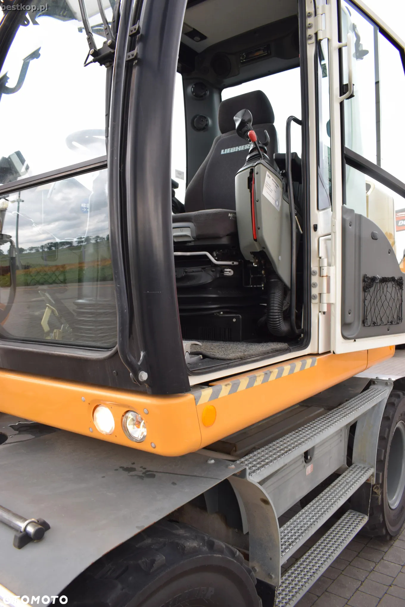 Liebherr A910 Compact Litronic - 25