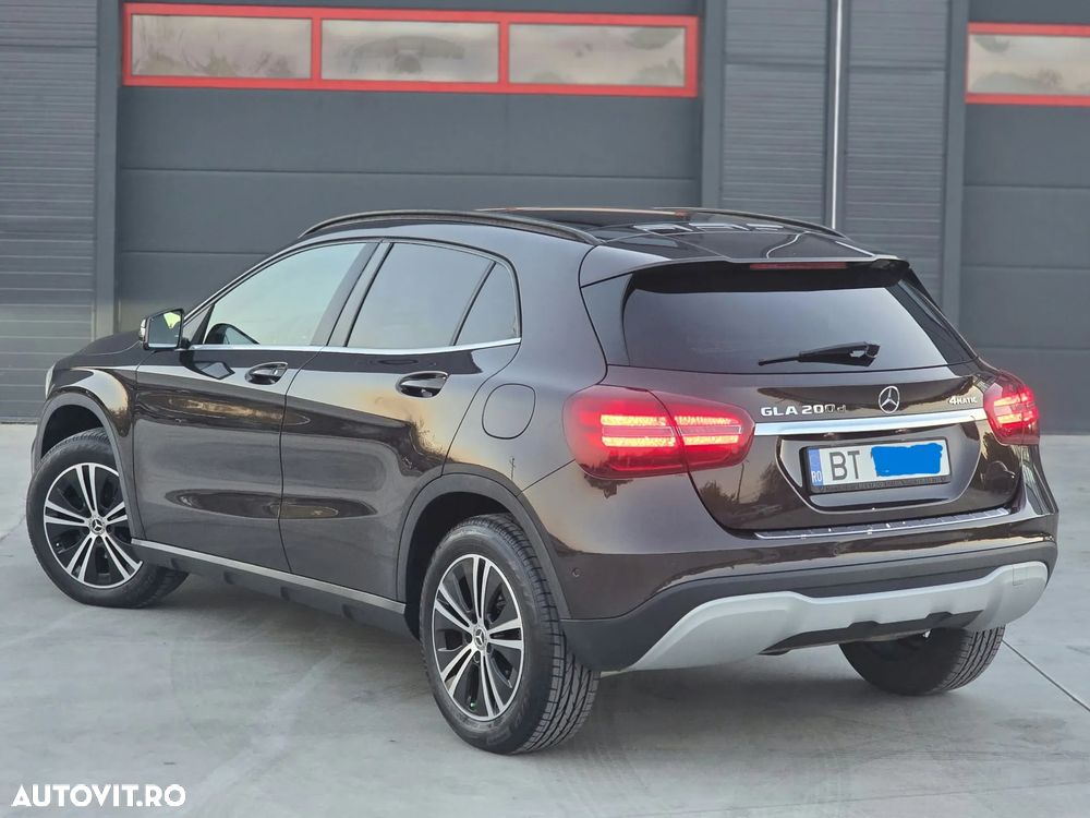 Mercedes-Benz GLA 200 d 4MATIC Aut. - 12