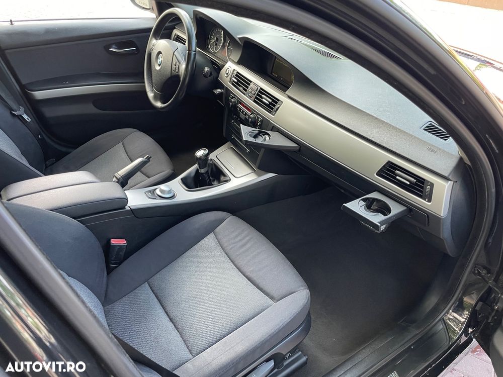 BMW Seria 3 318i - 11