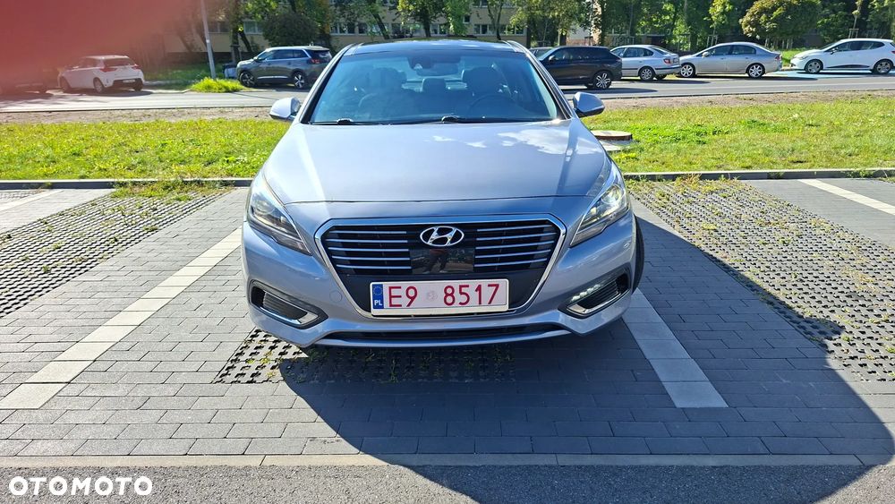 Hyundai Sonata - 2