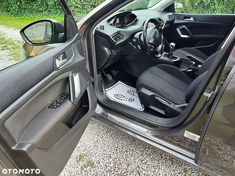 Peugeot 308 SW PureTech 110 Stop & Start Style - 8