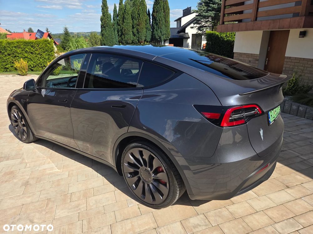 Tesla Model Y Performance AWD - 3
