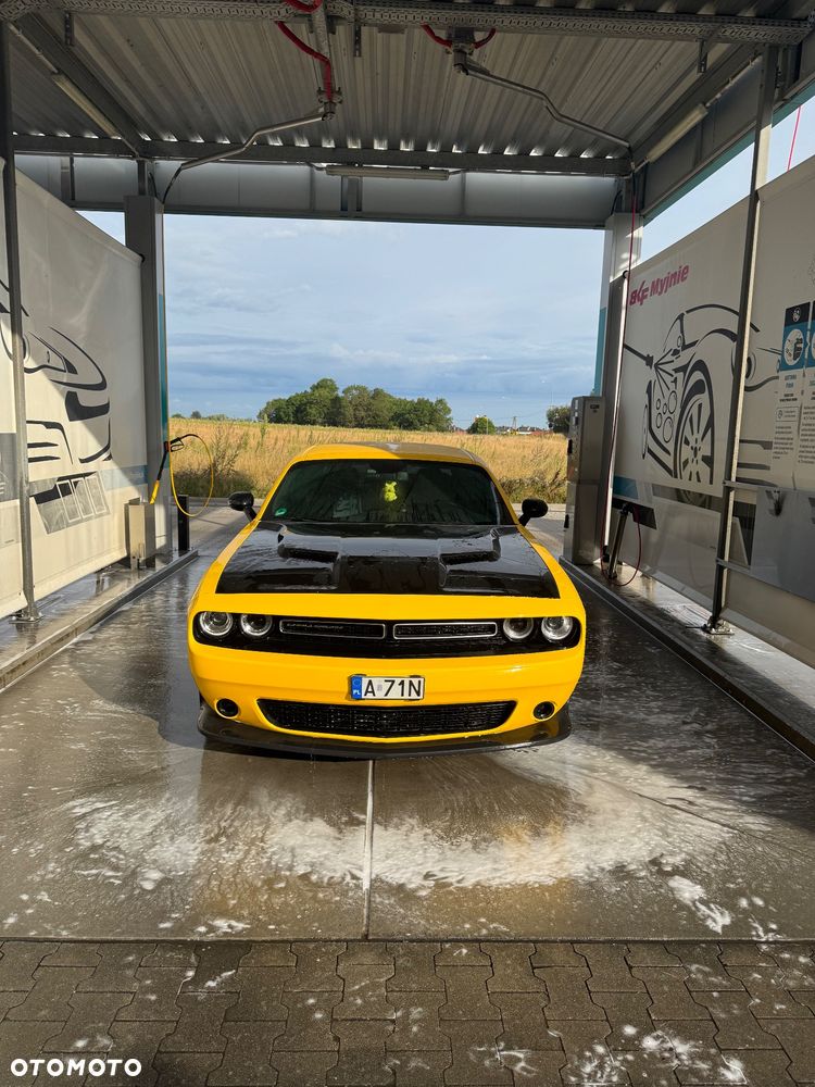 Dodge Challenger - 2