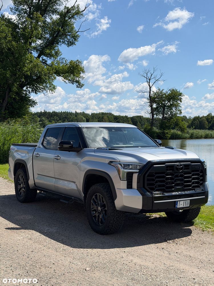 Toyota Tundra - 1