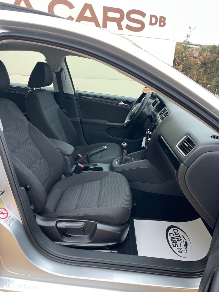Volkswagen Jetta 1.6 TDI Blue Motion Technology Life - 23