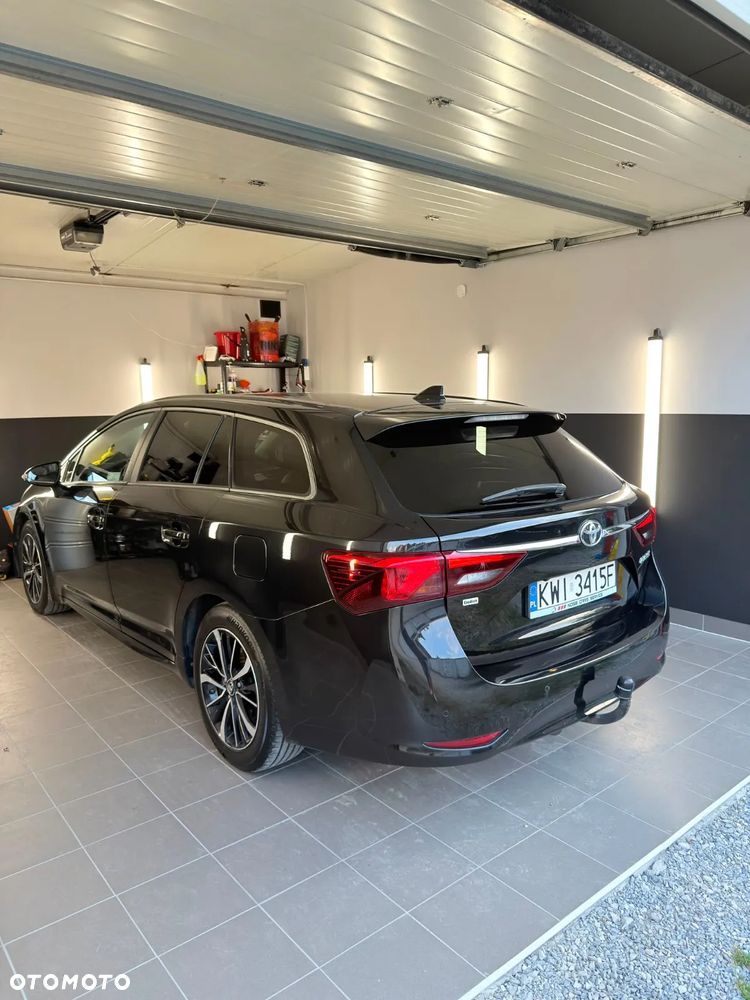 Toyota Avensis 2.0 D-4D Premium - 21