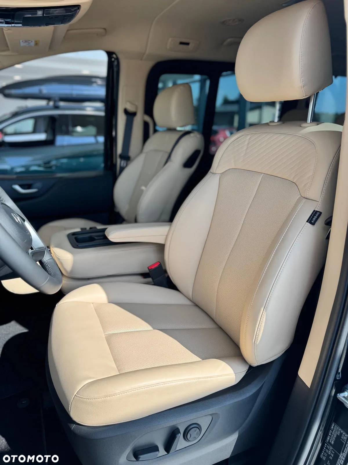 Hyundai Staria 1.6 T-GDI HEV Smart VIP - 9