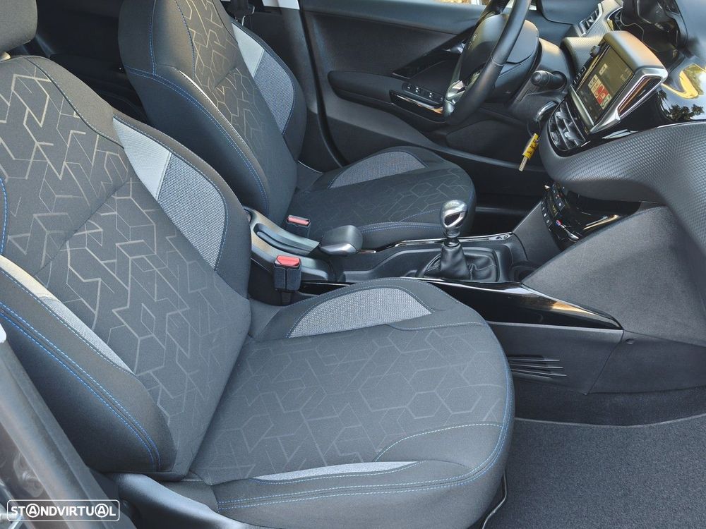 Peugeot 2008 1.2 PureTech Signature - 24