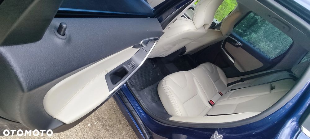 Volvo XC 60 D4 Ocean Race - 13