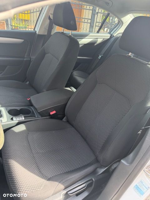 Volkswagen Passat - 13